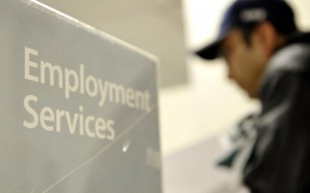 زيادة مفاجئة في التوظيف بأميركا تدفع البطالة لأدنى مستوى منذ عقود