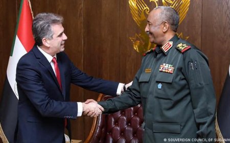 السودان وإسرائيل .. "مكاسب" قطار التطبيع في مواجهة "عقبات شعبية"!