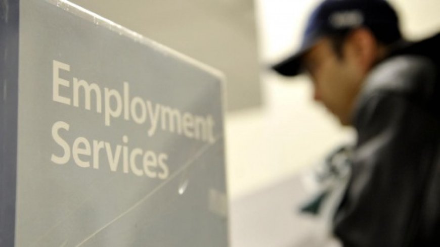 زيادة مفاجئة في التوظيف بأميركا تدفع البطالة لأدنى مستوى منذ عقود