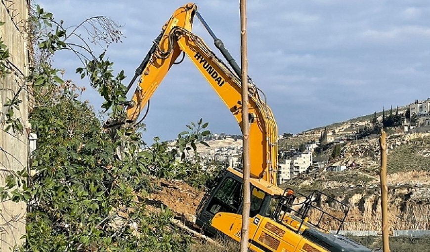 الاحتلال يهدم 3 منازل في جبل المكبر واعتقالات ومواجهات بالضفة والقدس