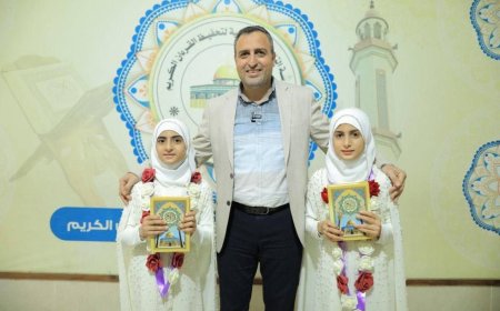الطفلتان "أحرار وأبرار" ابنتا الأسير المحرر محمود القواسمي تتمان حفظ القرآن الكريم كاملًا.