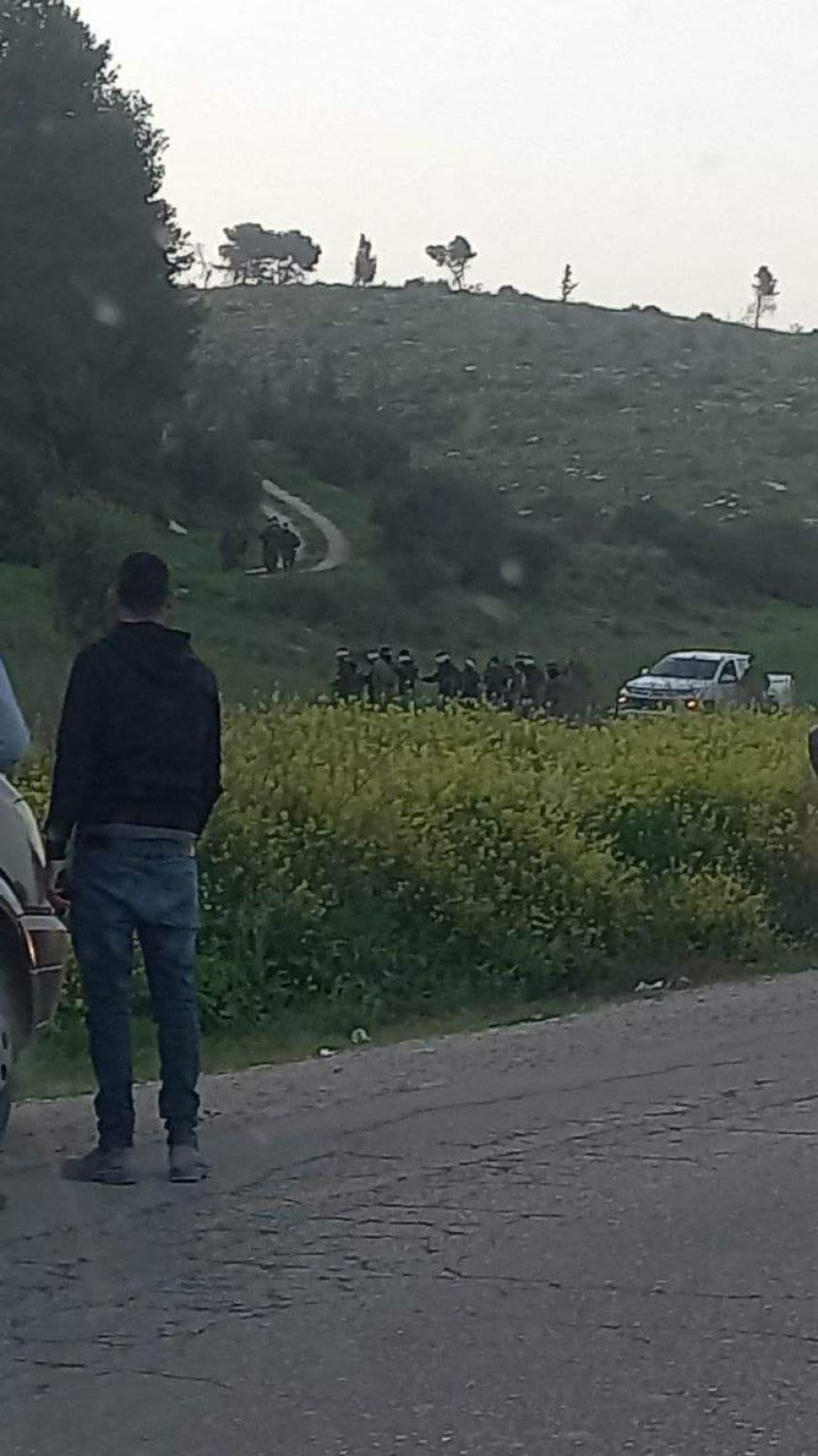 قوات الاحتلال تعتقل عدداً من العمال قرب معبر ترقوميا غرب الخليل