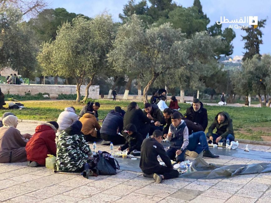 صور من إفطار الأهالي في باحات المسجد الأقصى المبارك. بالقدس في اليوم الرابع من رمضان 26 مارس 2023