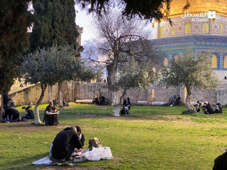 صور من إفطار الأهالي في باحات المسجد الأقصى المبارك. بالقدس في اليوم الرابع من رمضان 26 مارس 2023