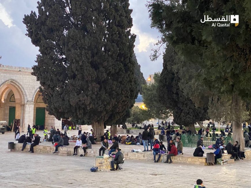 صور من إفطار الأهالي في باحات المسجد الأقصى المبارك. بالقدس في اليوم الرابع من رمضان 26 مارس 2023