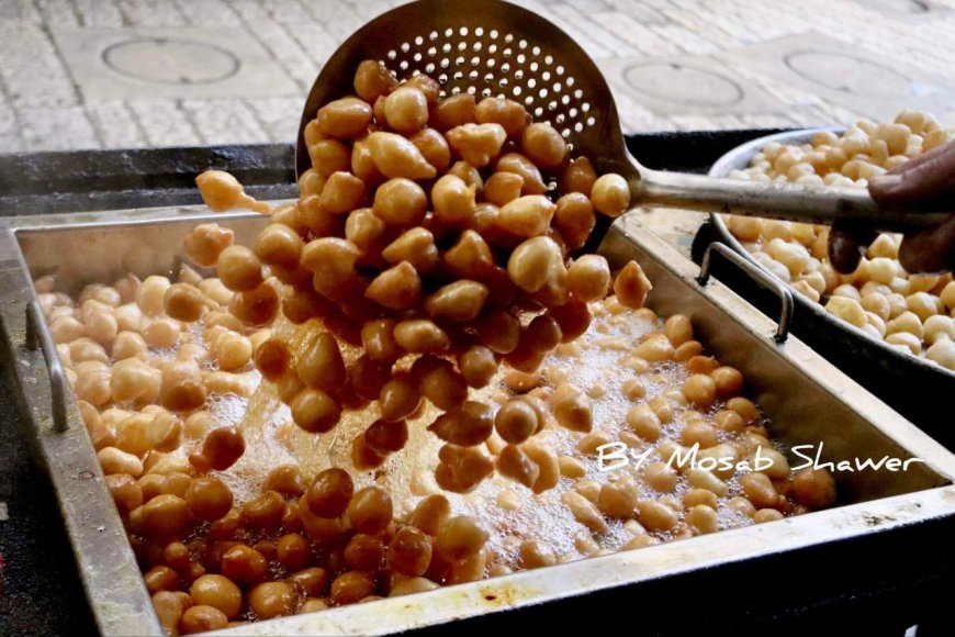صناعة حلوى العوامة "لقمة القاضي" داخل البلدة القديمة في الخليل
