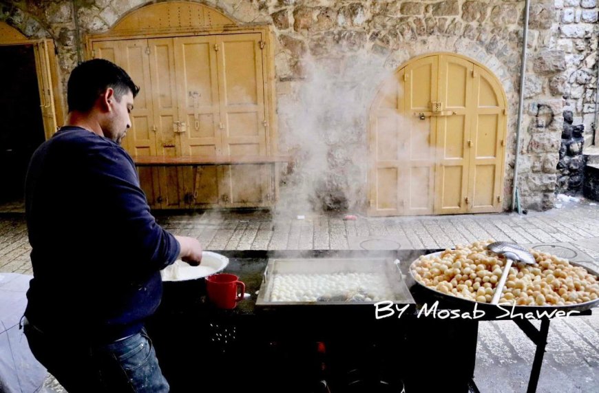 صناعة حلوى العوامة "لقمة القاضي" داخل البلدة القديمة في الخليل