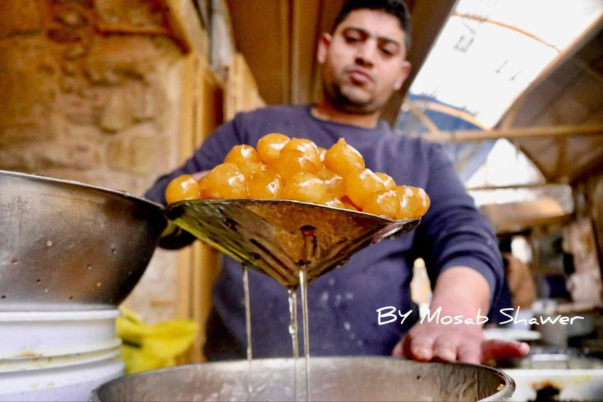 صناعة حلوى العوامة "لقمة القاضي" داخل البلدة القديمة في الخليل