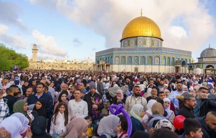 القدس: 120 ألف مصل أدوا صلاة العيد في المسجد الأقصى المبارك