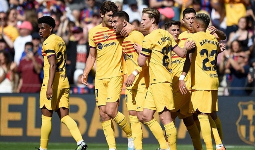 برشلونة يهزم أتلتيكو مدريد ويقترب من لقب الليغا
