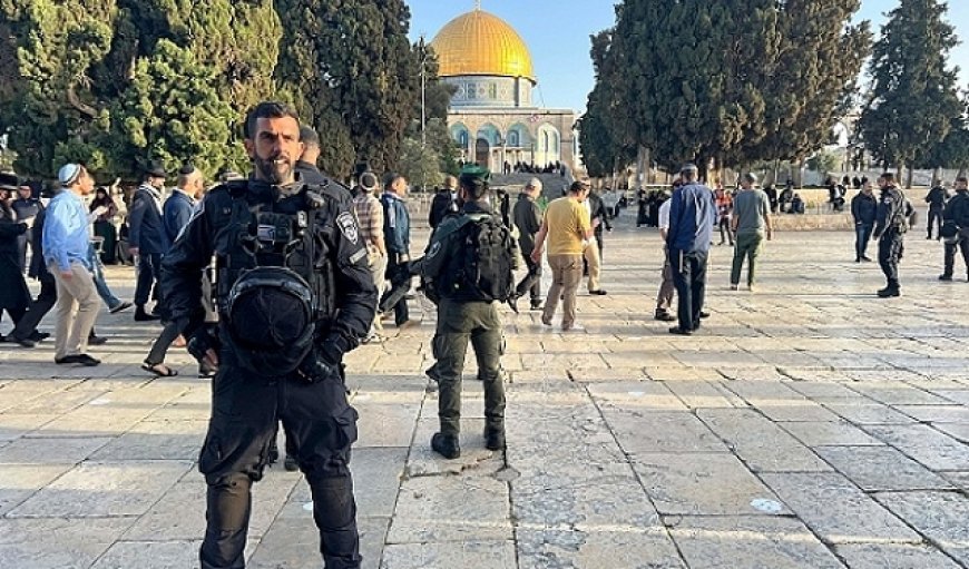 مستوطنون يقتحمون الأقصى وتقييدات على دخول الفلسطينيين للمسجد