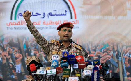 الحوثيون: استهدفنا حاملة طائرات ومدمرتين أميركية في عمليتين استمرتا 8 ساعات