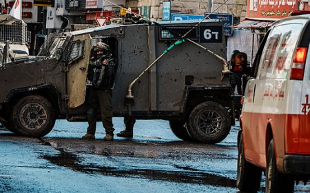 مواجهات واعتقالات بالضفة والقدس واشتباكات في نابلس