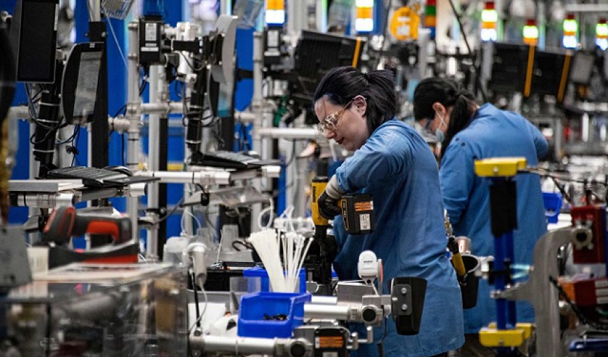 "أمازون" تختبر روبوتات بشرية لتوصيل الطرود